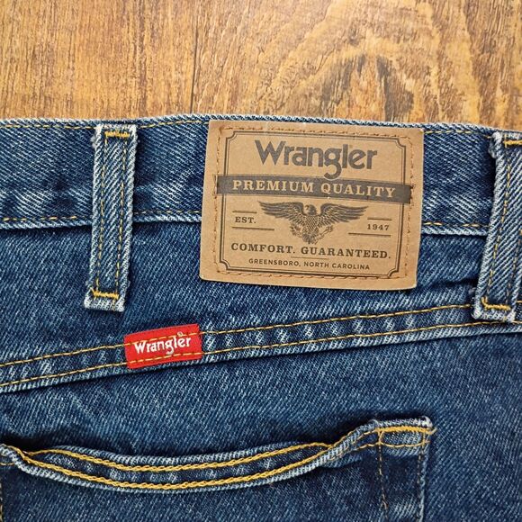 Wrangler Rugged Wear Classic Fit 100% Cotton Jeans Workwear 44 x 30 Indigo - Picture 3 of 5